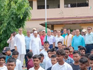 स्वतंत्रता दिवस के अवसर पर प्राचार्य डॉ संजय कुमार सिंह ने तिरंगा झंडा फहराया