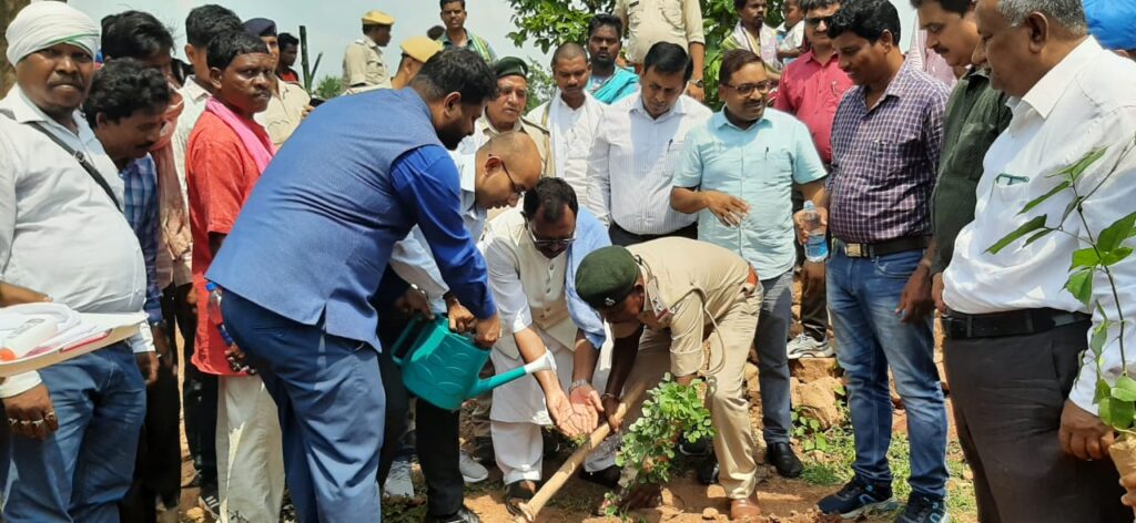 वृक्षारोपण के साथ पर्यावरण का संरक्षण